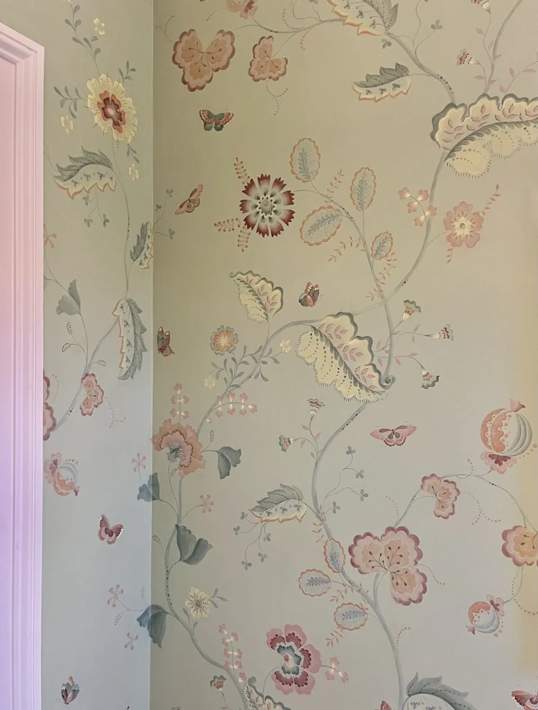 Bespoke floral patterned mural in Hampshire residence by Lila Vail